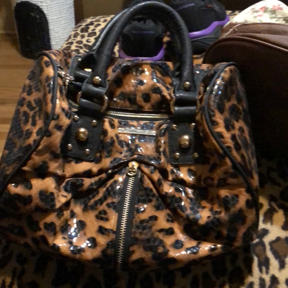 Cute little leapard purse.